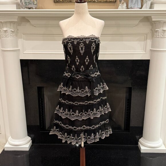 🖤 BCBGMAXAZRIA Black & White Embroidered Strapless Tiered Dress – Size 8 - Picture 2 of 13